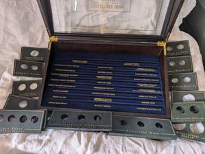 lot 500 image: American Collectible Coins Display Case with Coin Holders