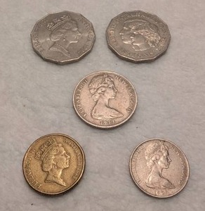 lot 502 image: Australian and New Zealand Coin Collection - 50 Cents Mixed Years