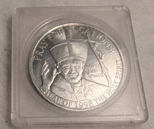 lot 504 image: Pope John Paul II 1995 Commemorative Coin in Protective Case