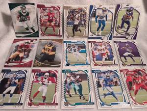lot 1032 image: 2020 Panini Absolute Football Trading Cards Lot - 15 ct