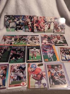 lot 1104 image: Mixed NFL Football Cards Collection - 1990s Era