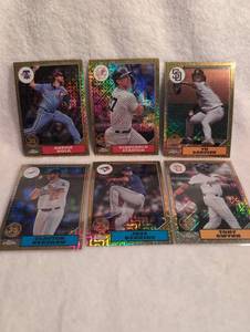 lot 2017 image: Topps Chrome Baseball Cards Set of 6 Gold Refractor Parallel Cards