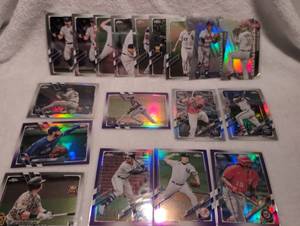 lot 2018 image: Topps Chrome Baseball Cards Collection with Refractor Parallels - 18 ct
