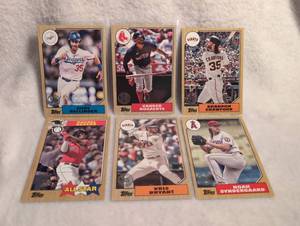 lot 2023 image: Topps Baseball Trading Cards Set of 6 Players - Cody Bellinger, Xander Bogaerts, Brandon Crawford, Rafael Devers, Kris Bryant, and Noah Syndergaard
