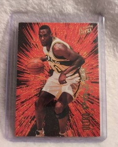 lot 3025 image: 1994 Fleer Ultra Power Shawn Kemp Basketball Card 4 of 10