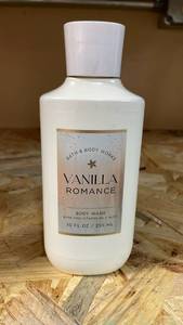 lot 3307 image: Bath & Body Works Vanilla Romance Body Wash, 10 Oz