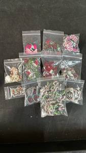 lot 3466 image: Large lot of jewelry charms