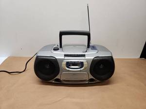 lot 15 image: Philips Magnavox Portable CD Radio Cassette Boombox with Antenna