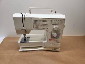 lot 19 image: Bernina 1090 Computer Quilters Edition Sewing Machine