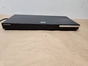 lot 60 image: Samsung 3D Blu-ray Disc Player