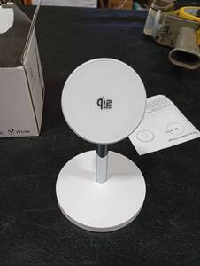 lot 8296 image: Magnetic Wireless Charger White