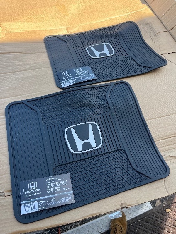 lot 83 image: 2 Honda Auto Rubber Mats - Washable Utility Mat