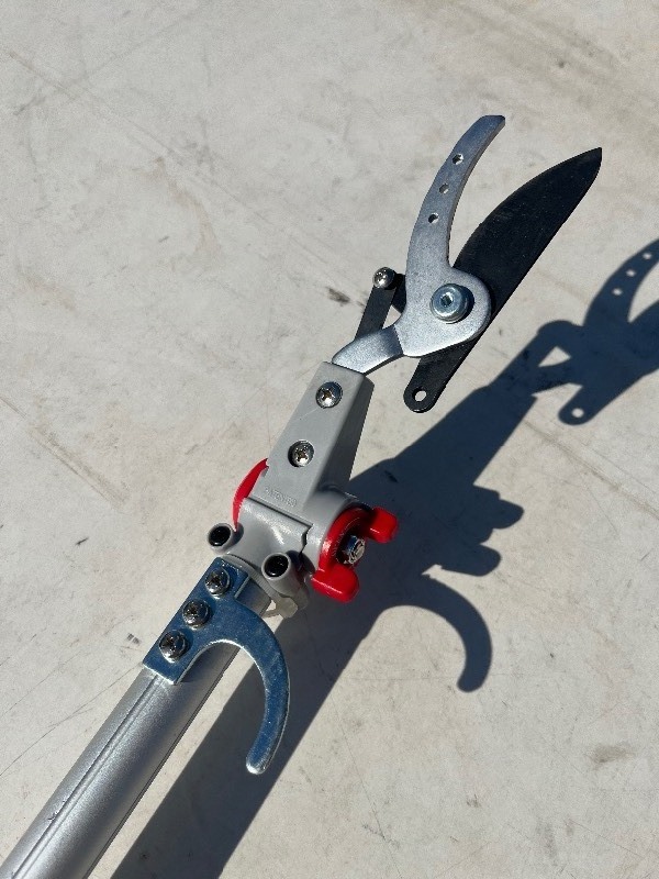 lot 33 image: Telescopic Tree Trimmer 6-10FT with 2 Section Length Adjustable - Snip Head Adjustable
