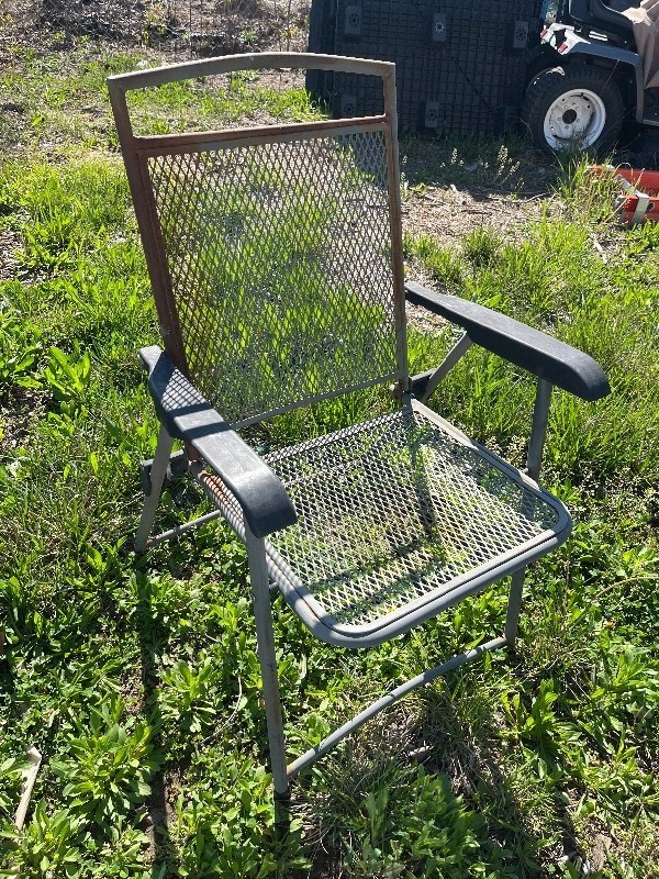lot 389 image: Bundle of 3 Steel Foldable Chairs