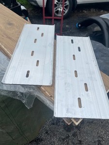 lot 261 image: Heavy Duty Aluminum Brackets 18 x 7.5