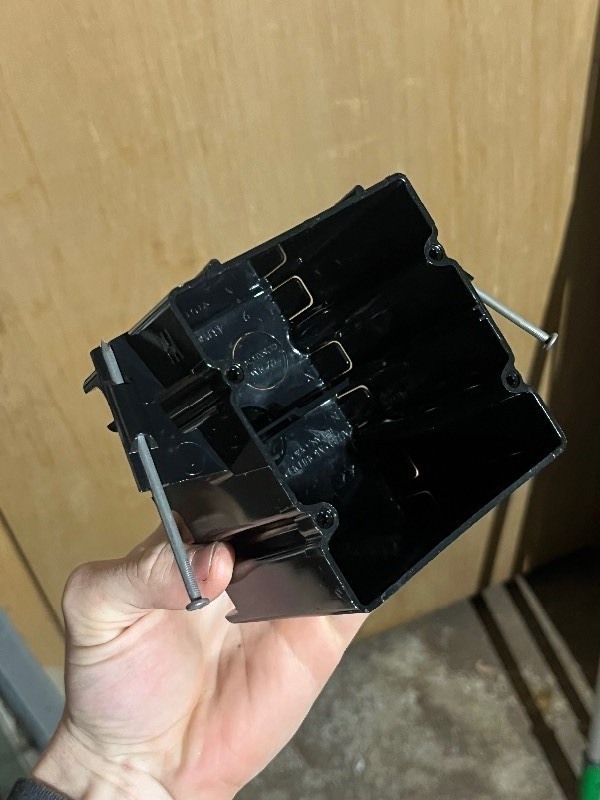 lot 522 image: Bundle of 6 flexBox FLUSH DEVICE BOX E30594 LISTED 43.5 CU. In TWO GANG P-442