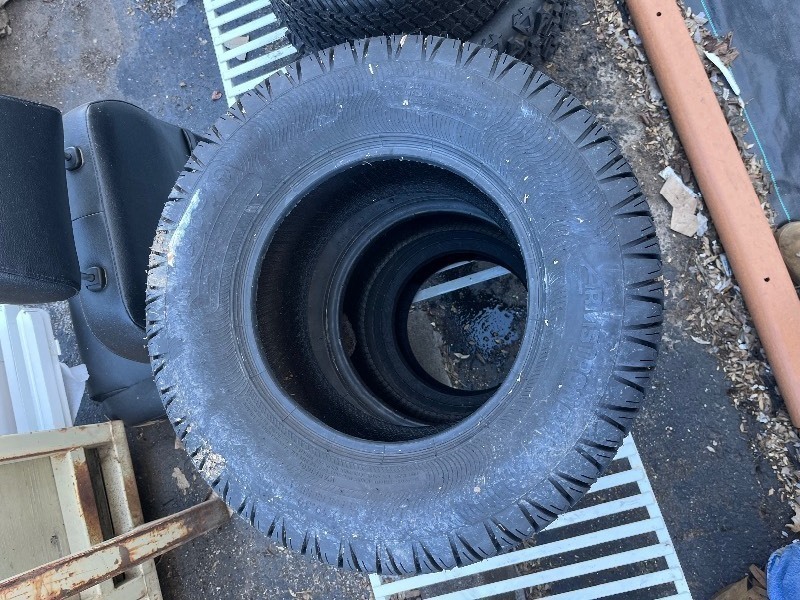 lot 628 image: Armstrong Tire 23 x 10.50-12 NHS