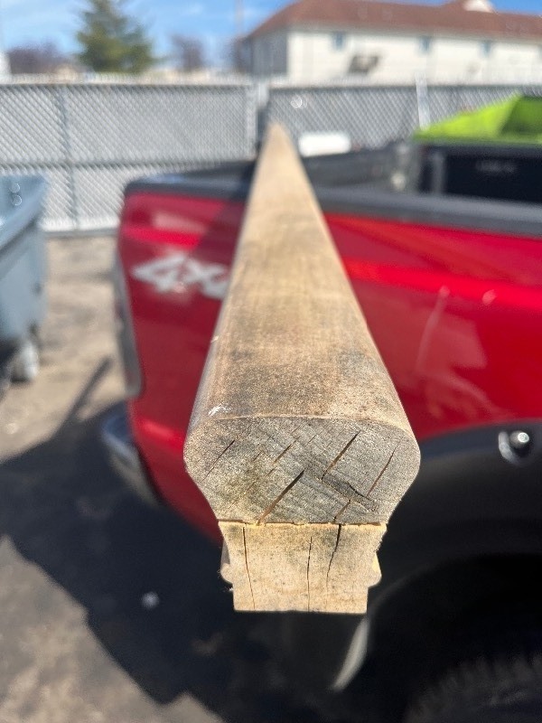 lot 83 image: Wooden Oak Hand Rail 8 - Comes as is