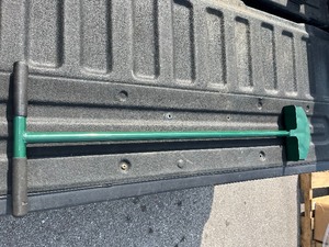 lot 268 image: 4 Flat Edger Hoe - Great Utility Tool - Steel