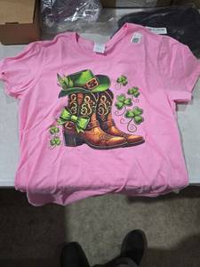 lot 7575 image: CC Provided T-Shirt, Men, Pink, Small