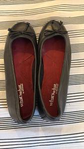 lot 59195 image: Whatswhat Aerosoles Black Leather Ballet Flats 6.5 - Retail $15