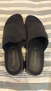 lot 59199 image: BareTraps Black Slip-On Sandals size 6 - Retail $25