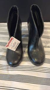 lot 59211 image: Black Leather Ankle Boots with Low Heel - Retail $34