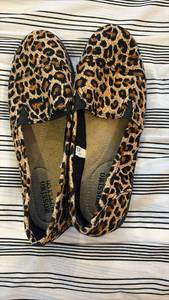 lot 59212 image: Leopard Print Canvas Slip-On Shoes size 56 - Retail $15