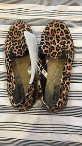 lot 59213 image: Mossimo Leopard Print Slip-On Shoes size 56  - Retail $15