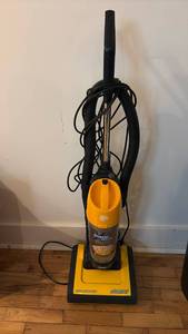 lot 59233 image: Dirt Devil Extreme Quick Vac Upright Vacuum Cleaner - Retail $25