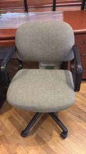 lot 59239 image: Executive Office Chair with Armrests - Retail $75