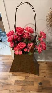 lot 59288 image: Metal Flower Basket with Handle - Retail $25
