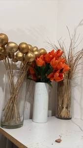 lot 59295 image: Decorative Floral Arrangement Set with Vases - Retail $25