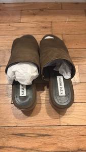 lot 59325 image: Steve Madden Brown Suede Slip-On Sandals size 7.5 - Retail $25