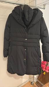 lot 59345 image: Jones New York Black Quilted Puffer Coat - Retail $45