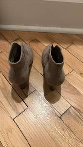 lot 59349 image: Womens Taupe Suede Ankle Boots with Block Heel size 6 - Retail $25