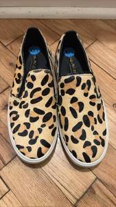 lot 59351 image: Kenneth Cole Reaction Leopard Print Slip-On Sneakers size 6.5 - Retail $25