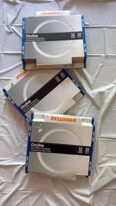 lot 60811 image: Sylvania Circline Cool White Fluorescent Bulbs 12 Inch 32 Watts - Set of 3 - Retail $15