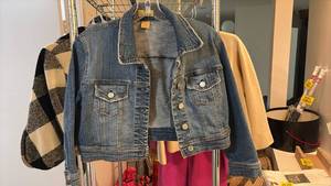 lot 60826 image: Womens Denim Jacket Size Large  - Retail $15