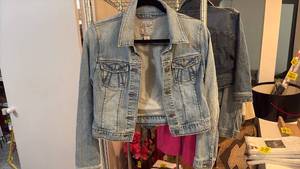 lot 60830 image: Old Navy Stretch Denim Jacket Light Blue Wash - Retail $15