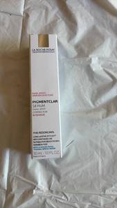 lot 60842 image: La Roche-Posay Pigmentclar Dark Spot Corrector Serum 30ml - Retail $35
