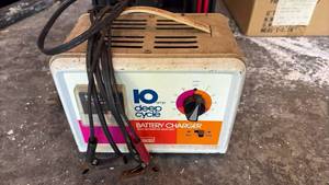 lot 60857 image: 10 Amp Deep Cycle Battery Charger with Automatic Shut-Off - Retail $25