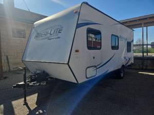 lot 4120 image: 2015 Ameri-Lite Super-Lite Travel Trailer by Gulf Stream