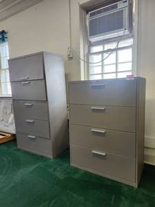 lot 20035 image: Metal Filing Cabinets with Pull-Out Drawers
