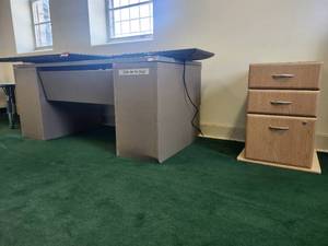 lot 20039 image: 3-Drawer Office Pedestal Cabinet with Wood Grain Finish