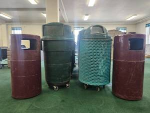 lot 20049 image: Commercial Outdoor Trash Receptacles with Lids