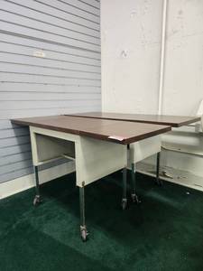 lot 20079B image: (2) Computer Tables