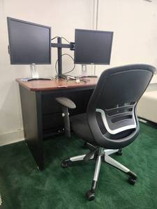 lot 20082 image: Office Workstation with Dual Dell LCD Monitors and Ergonomic Chair