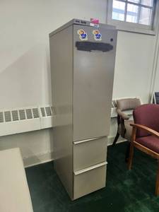 lot 20084 image: Gray Metal Office Storage Cabinet with Shelves and Drawers