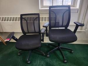 lot 20093 image: Mesh Back Office Chairs with Adjustable Arms